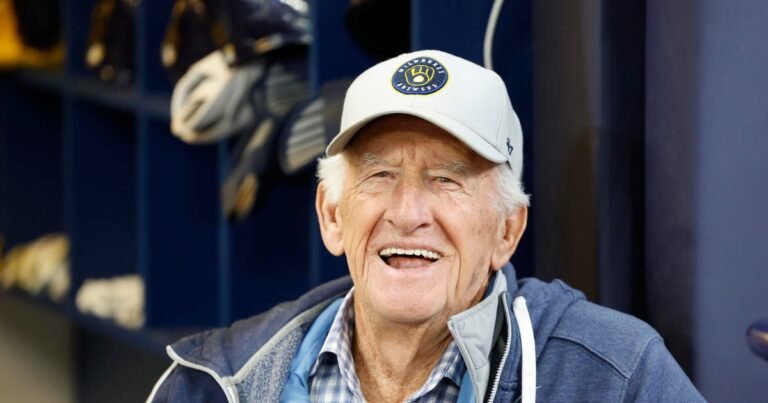 Bob-Uecker-longtime-Milwaukee-Brewers-announcer-known-as-Mr-Baseball.jpg