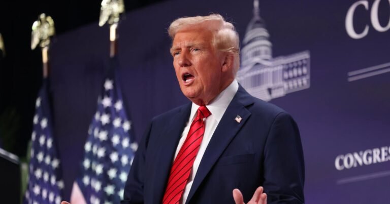 Trump-signs-executive-orders-for-military-focusing-on-transgender-service.jpg