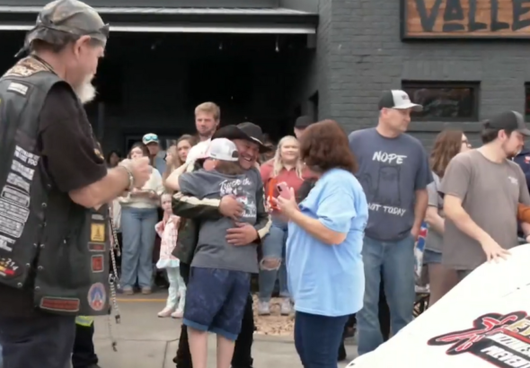 Hundreds-of-car-collectors-come-together-to-support-bullied-Alabama.png