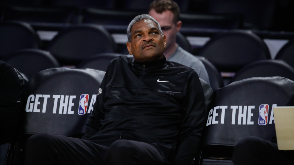 Maurice-Cheeks-reunites-at-Blazers-game-with-national-anthem-singer.png