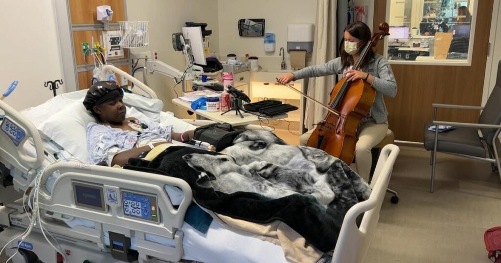 Medical-student-uses-musical-therapy-to-help-patients-find-peace.jpg