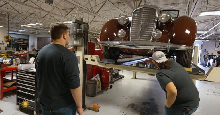 Restoring-classic-cars-in-the-classroom.jpg