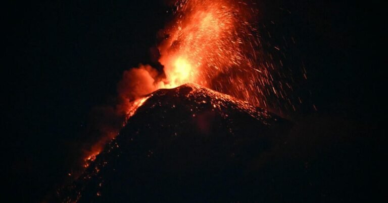 See-photos-of-Volcano-of-Fire-in-Guatemala-eruption.jpg