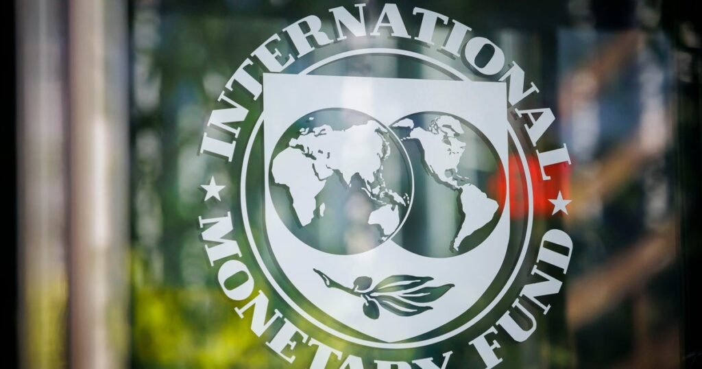 IMF-forecasts-slower-growth-for-US-economy-in-2025-pointing.jpg
