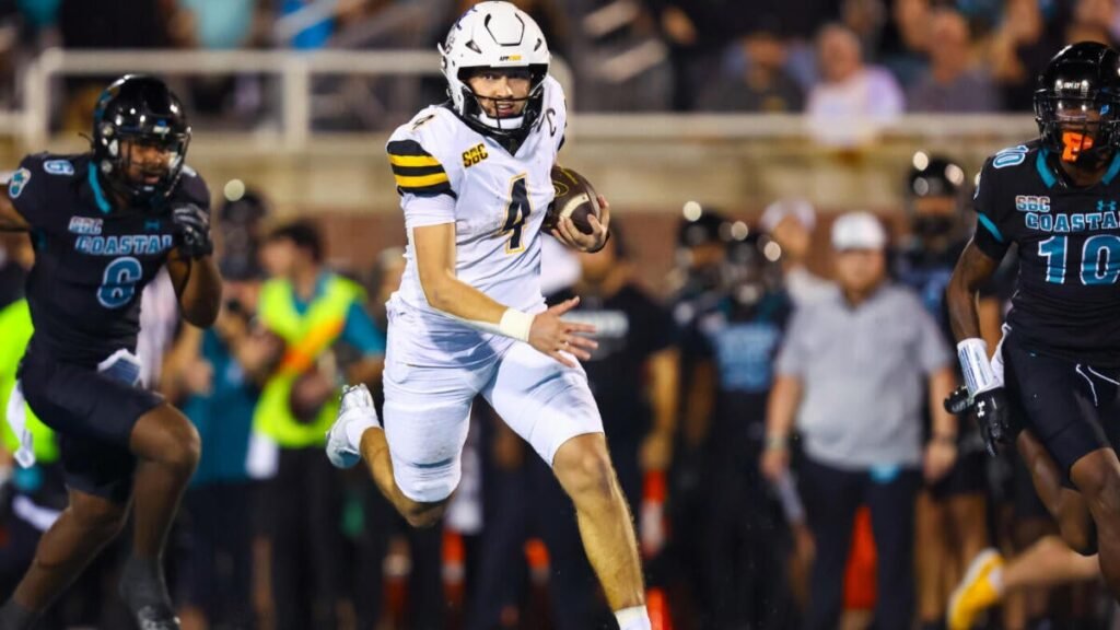 Joey-Aguilar-to-enter-transfer-portal-Why-QB-trade-with.jpg