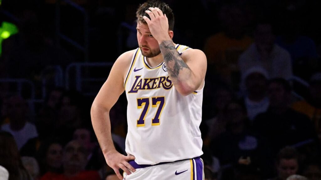 Lakers-lack-of-a-reliable-center-exposed-for-first-time.jpg