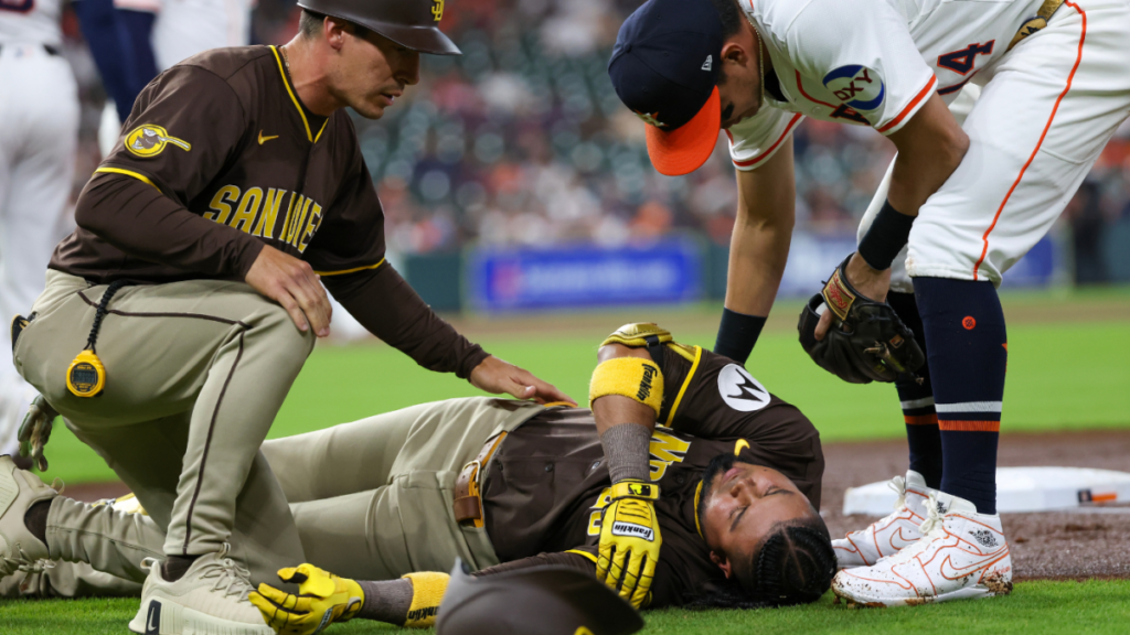 Luis-Arraez-injury-Padres-designated-hitter-carted-off-field-after.png
