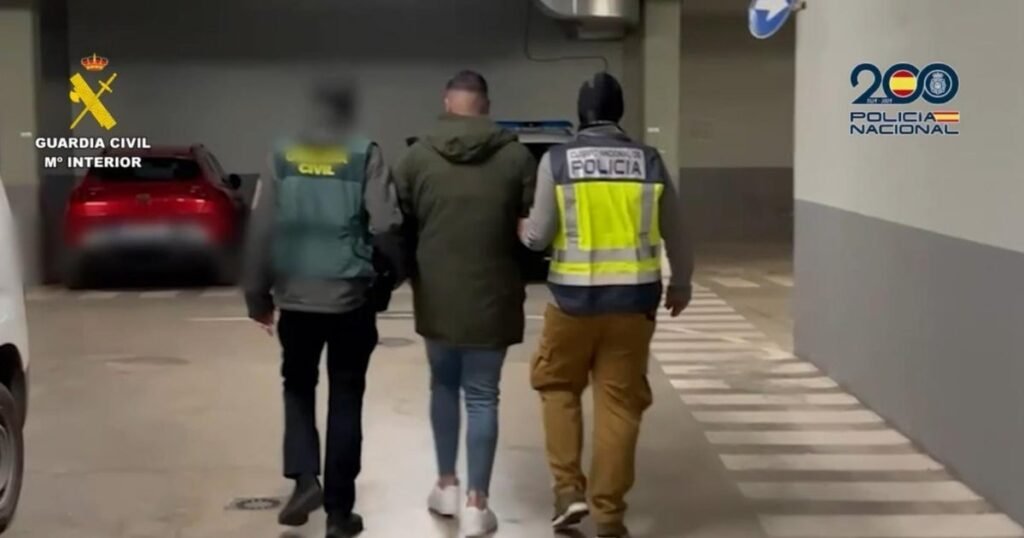 Police-in-Spain-unearth-underground-shooting-range-and-buried-guns.jpg