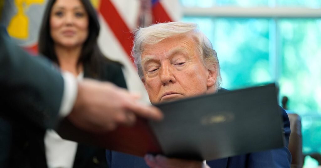 Trump-signs-executive-order-to-influence-college-accreditations.jpg