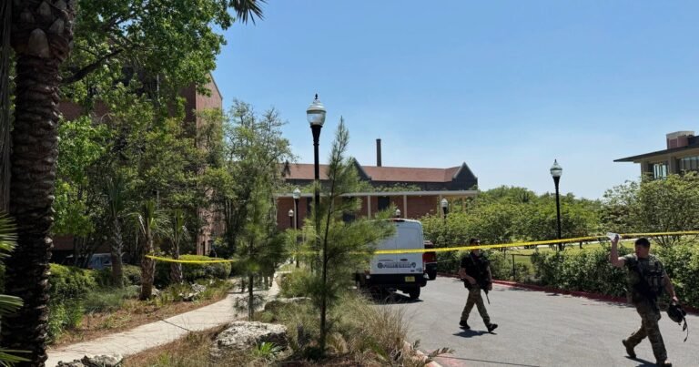 Videos-capture-terrifying-moments-of-FSU-shooting-and-students-reactions.jpg