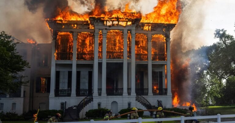 Fire-destroys-Nottoway-Plantation-House-in-Louisiana.jpg