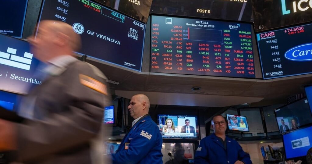 Stocks-rise-after-US-trade-court-blocks-Trumps-emergency-tariffs.jpg