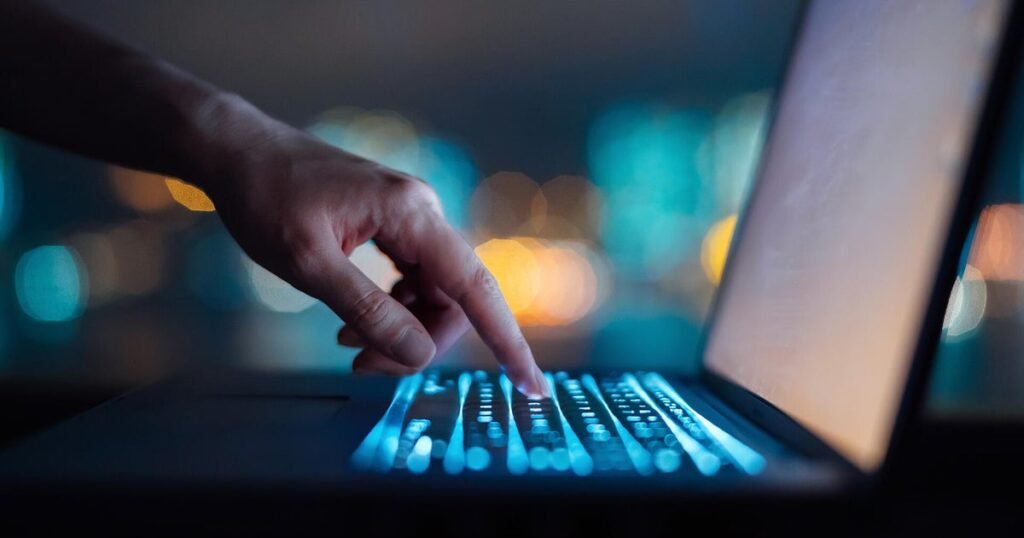 16-billion-login-credentials-from-Google-and-other-sites-leaked.jpg