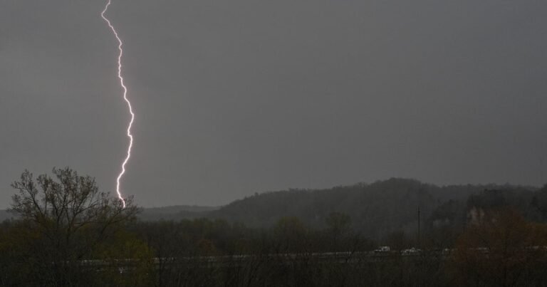 20-people-injured-by-lightning-strike-at-South-Carolina-lake.jpg
