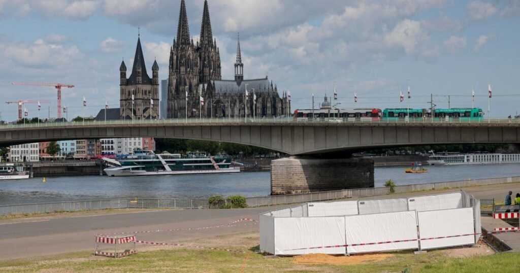 3-World-War-II-bombs-defused-in-a-German-citys.jpg