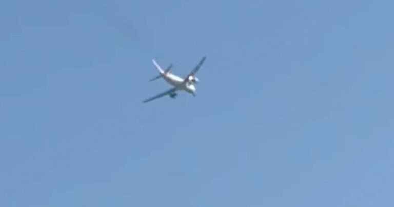 American-Airlines-flight-returns-to-Las-Vegas-airport-after-flames.jpg