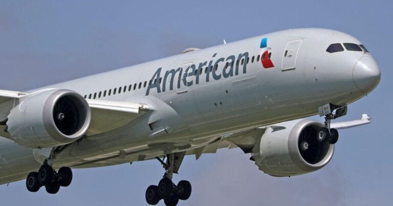 American-Airlines-passengers-forced-to-take-a-bus-after-airplane.jpg