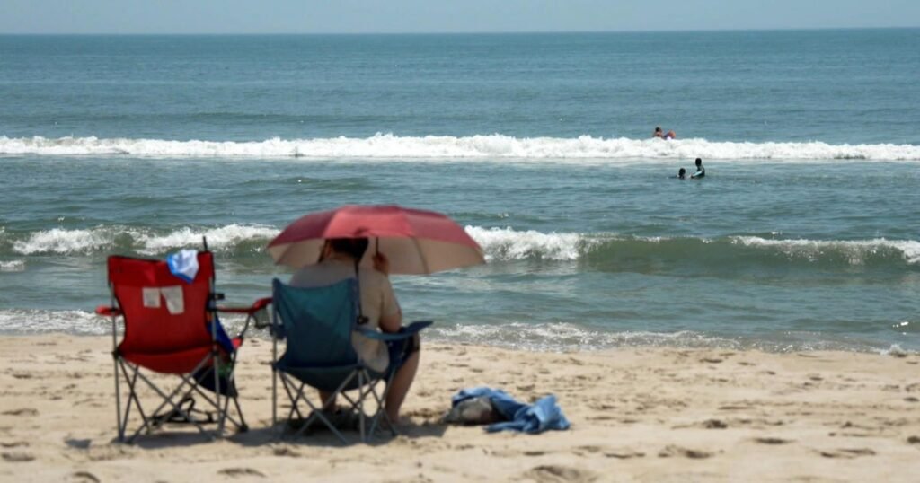 Americans-search-for-relief-from-extreme-heat-impacting-parts-of.jpg