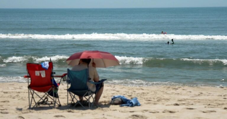 Americans-search-for-relief-from-extreme-heat-impacting-parts-of.jpg