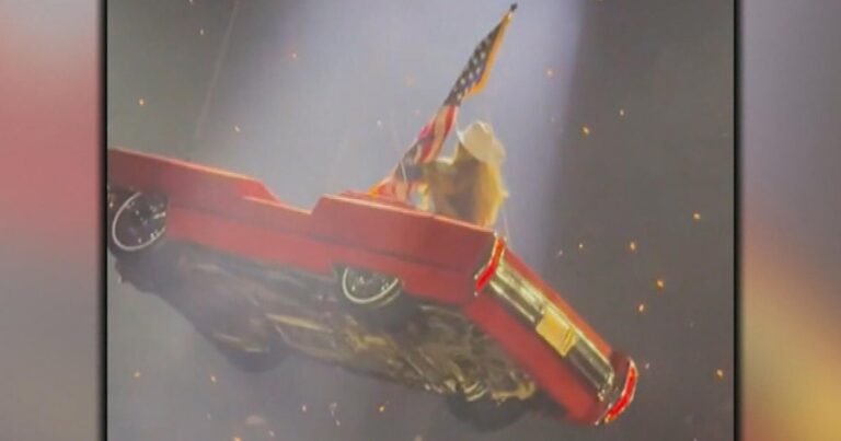 Beyonce-has-scary-technical-malfunction-at-Cowboy-Carter-concert.jpg