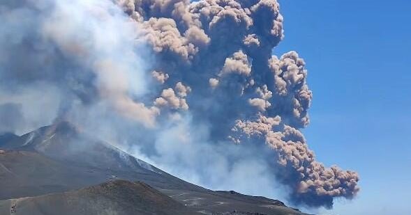 Italys-Mount-Etna-volcano-erupts-with-a-massive-ash-cloud.jpg