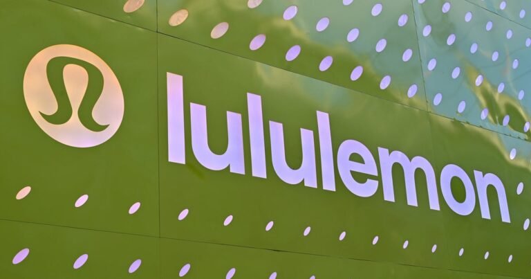 Lululemon-sues-Costco-alleging-the-retailer-copied-its-designs.jpg