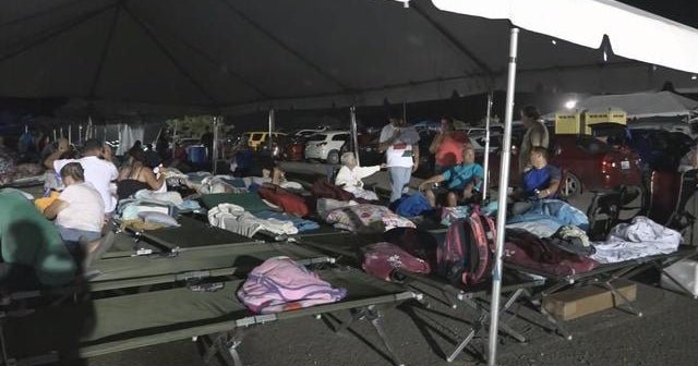 Puerto-Ricans-sleeping-outside-as-earthquakes-continue.jpg