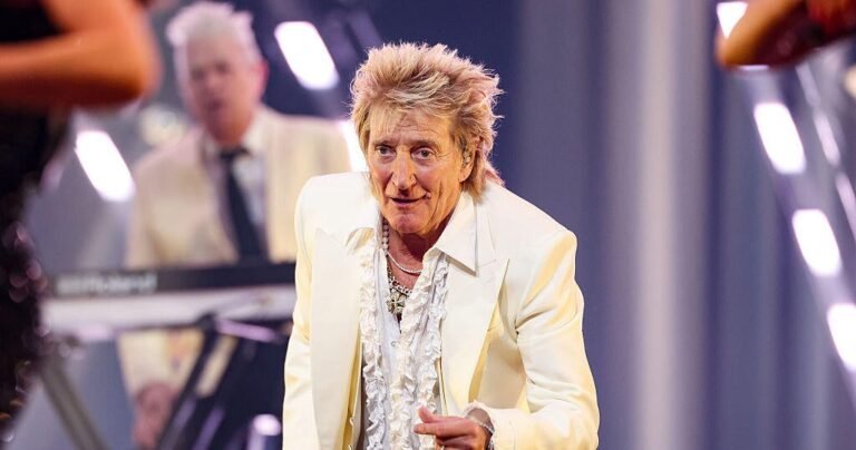 Rod-Stewart-forced-to-cancel-US-shows-due-to-illness.jpg