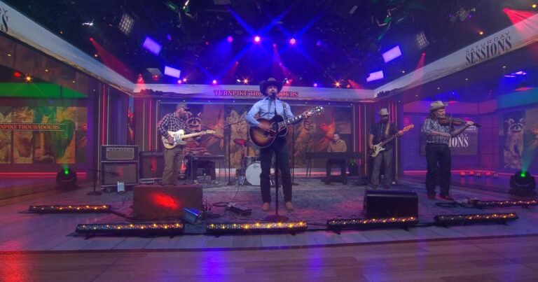 Saturday-Sessions-Turnpike-Troubadours-perform-Heaven-Passing-Through.jpg