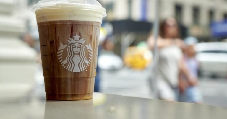 Starbucks-is-changing-how-it-charges-for-matcha-and-syrups.jpg