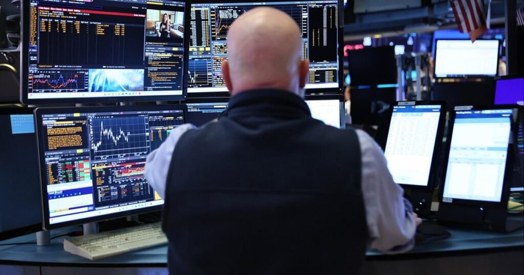 Stocks-are-up-but-consumer-confidence-in-economy-is-down.j.jpeg