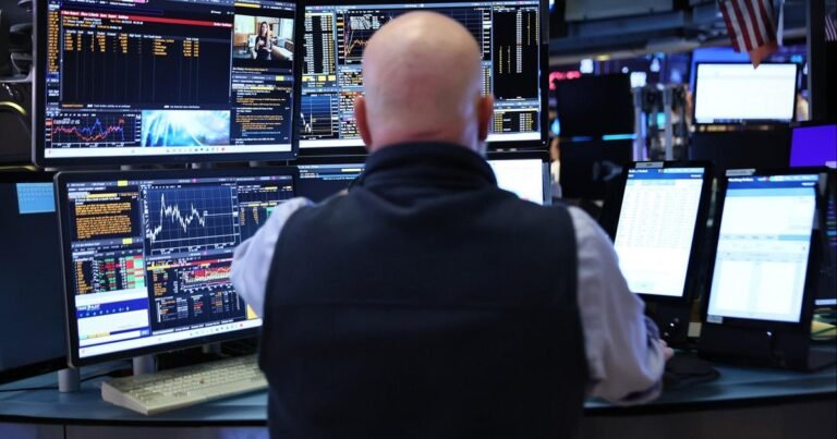 Stocks-are-up-but-consumer-confidence-in-economy-is-down.j.jpeg