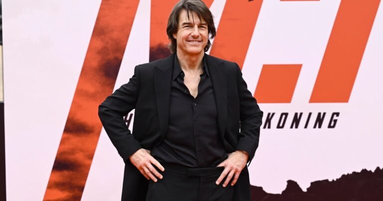 Tom-Cruise-awarded-Guinness-World-Record-for-Mission-Impossible.jpg