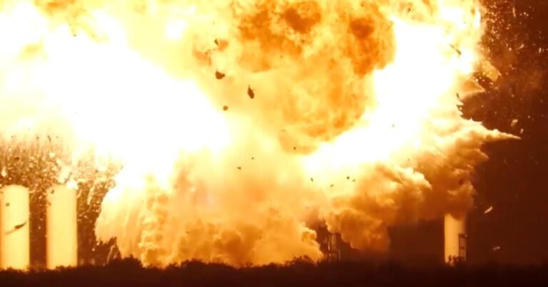 Video-shows-SpaceX-Starship-explosion-at-Texas-launch-site.jpg