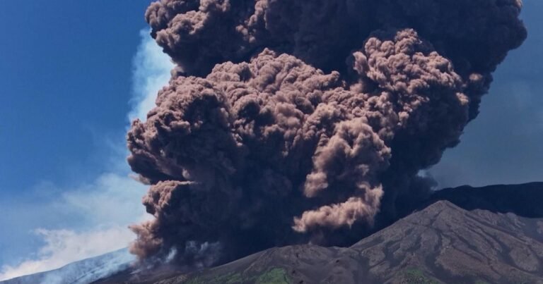 Video-shows-massive-ash-cloud-as-Italys-Mount-Etna-volcano.jpg