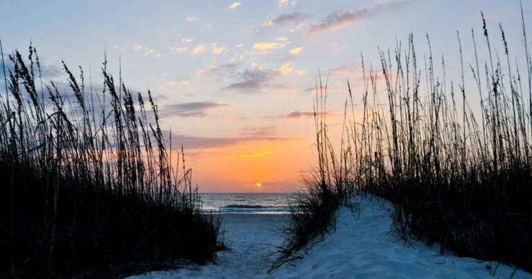 3-family-members-struck-by-lightning-on-Florida-beach-17-year-old.jpg