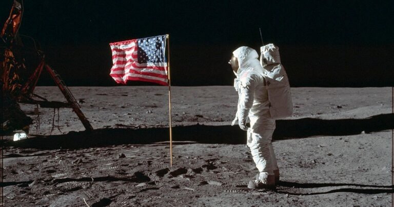 CBS-News-poll-Most-Americans-favor-US-returning-to-moon.jpg