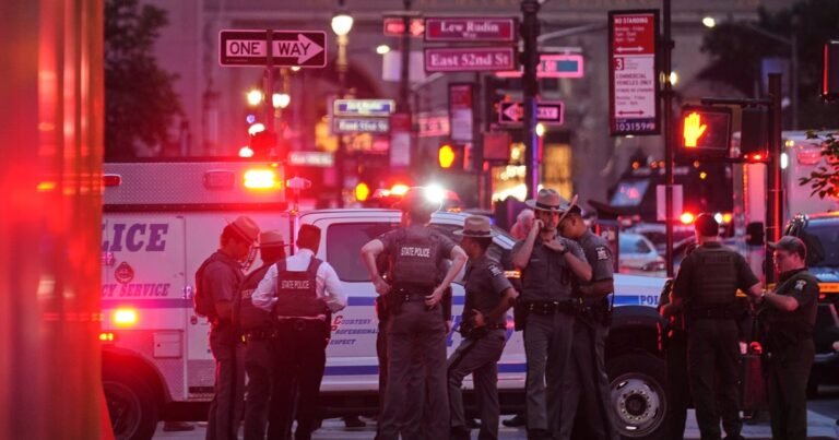 Chaotic-scene-in-Midtown-Manhattan-after-shots-ring-out-in.jpg
