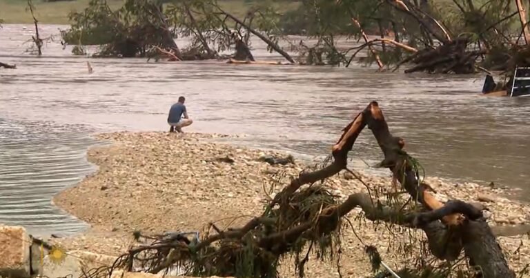 Death-toll-rises-as-desperate-search-for-Texas-flash-flood.jpg