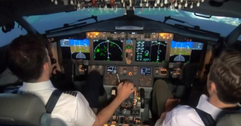 Flight-simulator-helps-pilots-train-for-air-traffic-control-outages.jpg