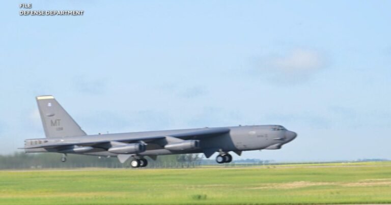 Investigation-underway-after-SkyWest-jet-narrowly-avoids-Air-Force-bomber.jpg