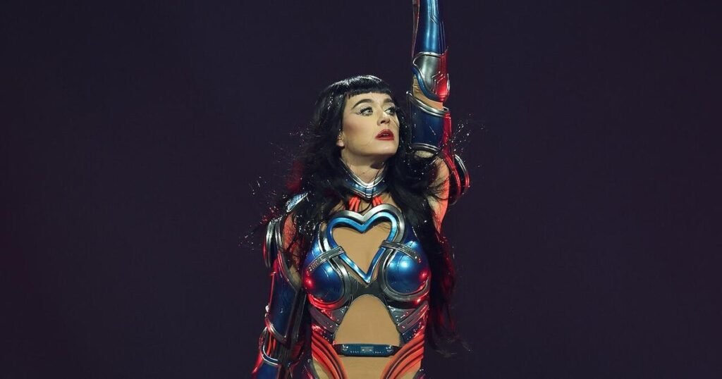 Katy-Perrys-concert-piece-malfunctions-nearly-toppling-her-into-crowd.jpg