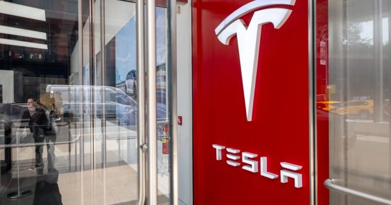 Tesla-stock-price-sinks-as-Musk-and-Trump-feud-over.jpg
