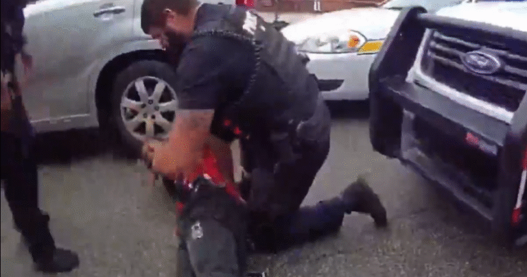 Video-of-Jacksonville-sheriffs-officer-hitting-man-in-face-during.png