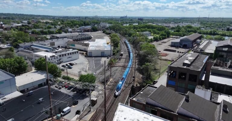 Amtraks-high-speed-Acela-trains-begin-service-on-some-routes.jpg