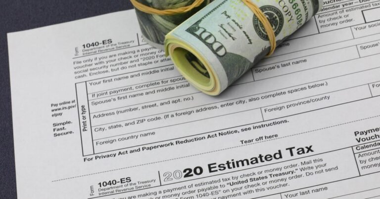 Billionaires-pay-a-lower-tax-rate-than-the-rest-of.jpg