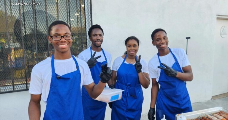 California-twins-turn-summer-hustle-into-Glizzy-Street-hot-dog.jpg
