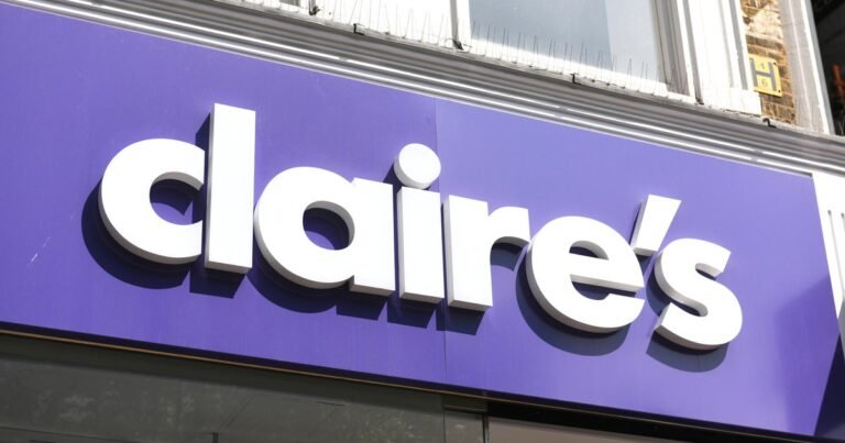 Claires-a-jewelry-retailer-for-teens-files-for-Chapter-11.jpg