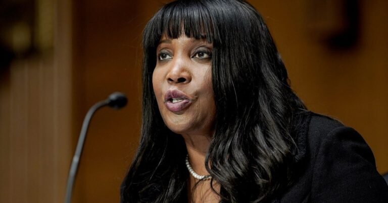 Fed-board-member-Lisa-Cook-sues-to-block-Trumps-attempt.jpg