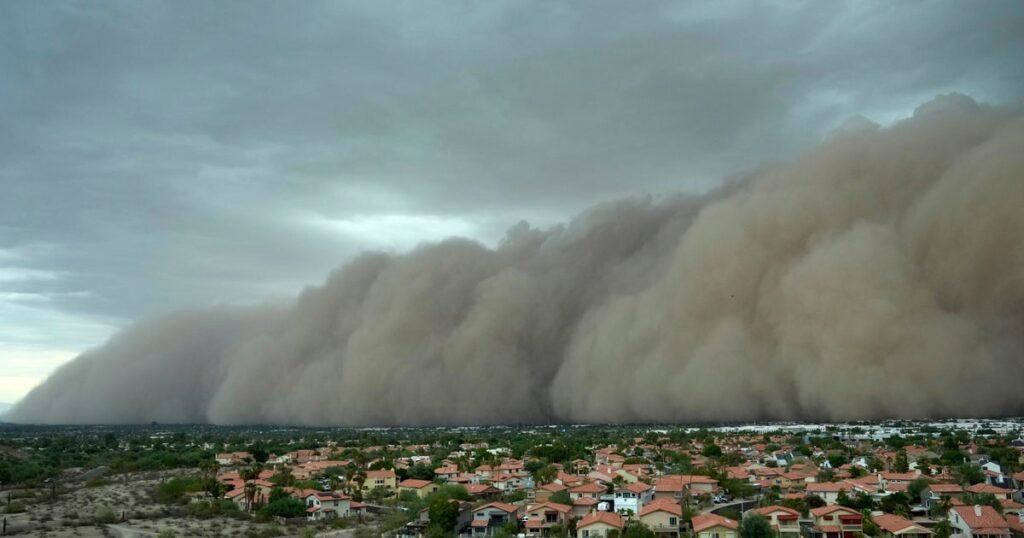 Massive-dust-storm-engulfs-Phoenix-followed-by-monsoon-grounding-hundreds.jpg